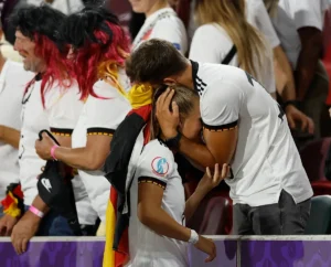 klara-buehl-und-simeon-stiefvater-r-leben-gemeinsam-in-muenchen